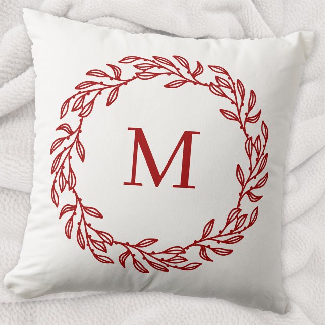 Modern Monogram Initiaal Red Leaf en Berry Krans Kussen (Modern monogram initial red and white leafy botanical wreath throw pillow)