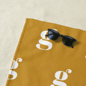 Modern Monogram Initial Letter Mustard Pattern Strandlaken (In situ)