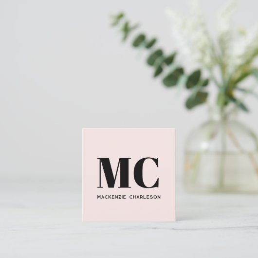 Modern Monogram Initialen Naam Blush Roze Vierkante Visitekaartje (Staand voorkant)