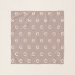 Modern monogram Letter Typewriter Typografie Mauve Sjaal<br><div class="desc">Deze elegante en aanpasbare sjaal heeft een herhalend monogram-ontwerp, zodat u deze kunt personaliseren met de door u gekozen letter. De neutrale taupe-achtergrond biedt een tijdloze en veelzijdige basis, terwijl de delicate ivoorbelettering een subtiele sophisticatie toevoegt. Of u nu op zoek bent naar een doordacht, gepersonaliseerd cadeau of een stijlvol...</div>
