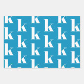 Modern monogram lichtblauw wit custom initiaal inpakpapier vel (Voorkant 3)