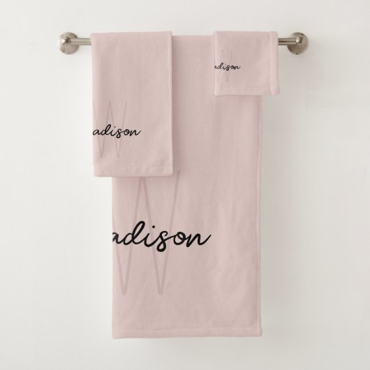 Modern Monogram Naam Script Blush Pink Bad Handdoek (Insitu)