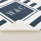 Modern Monogram Navy Blue Stripe Sherpa Deken (3/4)