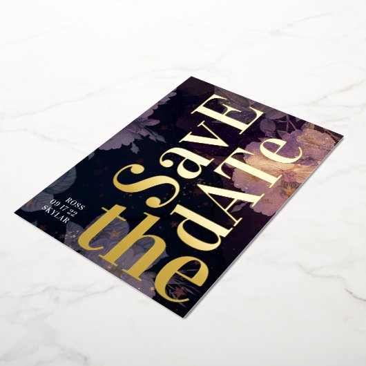 Modern Monogram Paarse Vall Wedding Folie Uitnodiging (Gedraaid)