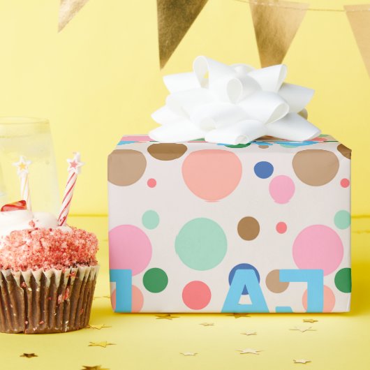 Modern Monogram Polka Dot Pattern Cadeaupapier (Verjaardagsfeest)