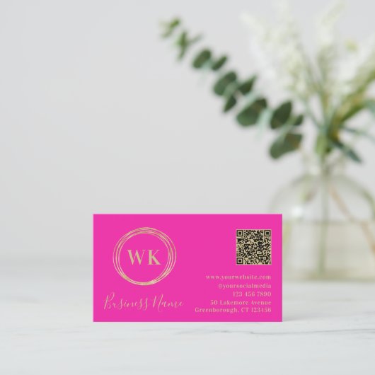 Modern Monogram QR Code Hot Pink Gold Visitekaartje (Staand voorkant)