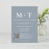 Modern Monogram Stofblauw QR Code Rsvp Bruiloft  Kaart (Staand voorkant)