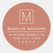 Modern monogram terracotta bruin retour adres ronde sticker (Voorkant)