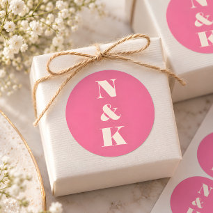Modern Monogram Vet Bruisende Roze Trouw Ronde Sticker