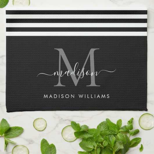 Modern Monogram Zwart Wit Stripes Script Naam Theedoek (Gevouwen)