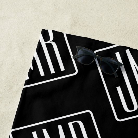 Modern monogrammatisch patroon | Zwart & Wit Strandlaken (In situ)