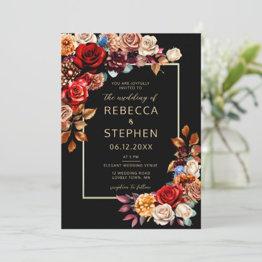 Modern Moody Dark Red Roses Herfst Rust Wedding Kaart (Staand voorkant)