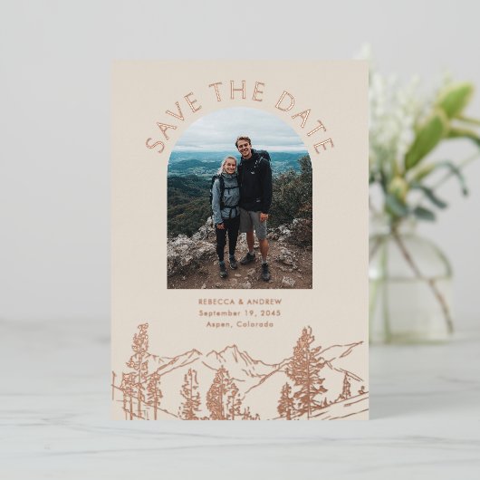 Modern Mountain Outdoors Wedding Save The Date Folie Uitnodiging (Staand Voorkant)