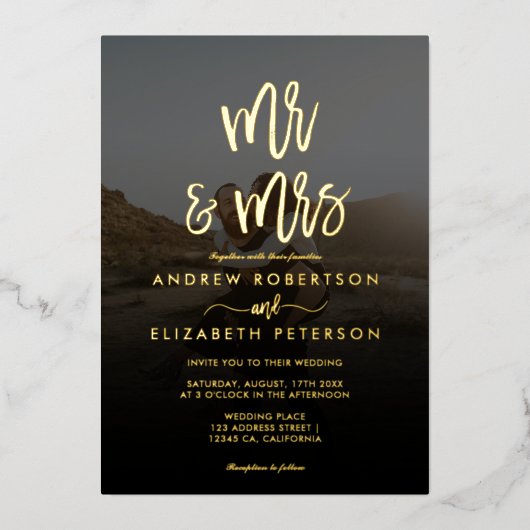 Modern Mr Mrs-script eenvoudig foto bruiloft goud Folie Uitnodiging (Voorkant)