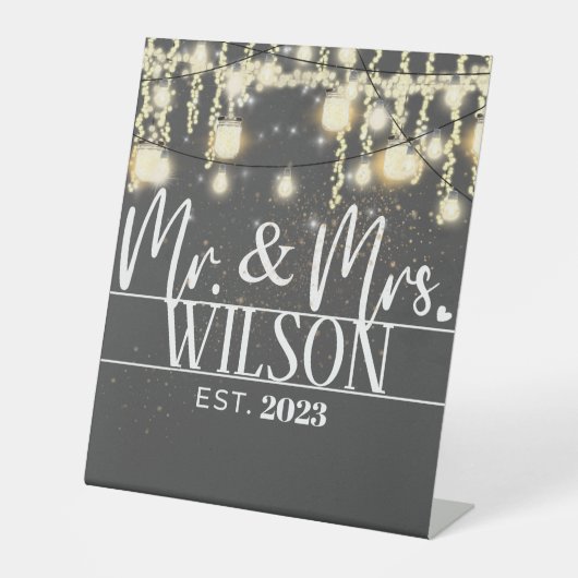 Modern Mr & Mrs. Vast Lights Wedding Reclamebord Met Voetstuk (Voorkant)