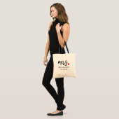 Modern Mrs Black Script Custom Wedding Tote Bag (Voorkant (model))