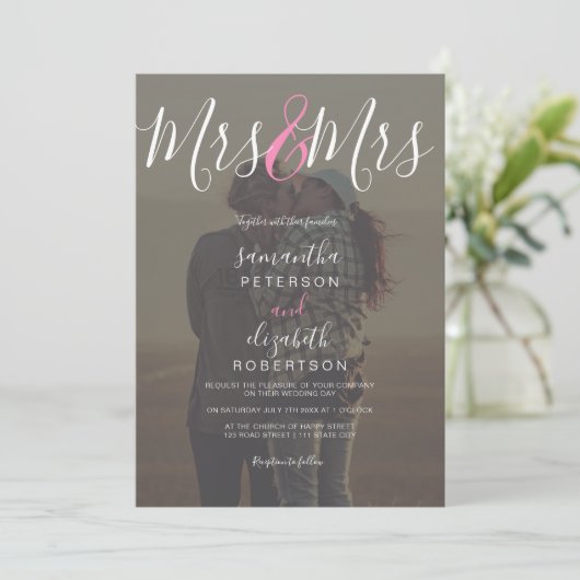 Modern Mrs script roze foto lesbische bruiloft Kaart (Staand voorkant)