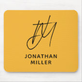 Modern Mustard Yellow Monogram Muismat (Voorkant)