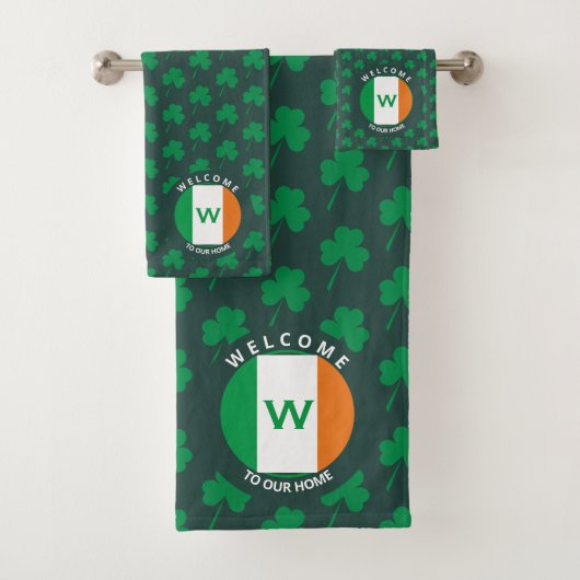 Modern Name Monogram Irish Flag Shamrock Bad Handdoek (Insitu)