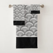 Modern Nautical Seashell Grey Shells Black Bad Handdoek (Insitu)