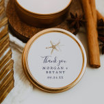 Modern Nautical | Staarvis Wedding Favor Sticker<br><div class="desc">Deze moderne zeestervis bruiloft bevoordeelt stickers zijn perfect voor een cruise- of strandtrouwreceptie. Het eenvoudige ontwerp is voorzien van gouden zeester. Pas de labels van de sticker aan met uw namen, de gebeurtenis (indien van toepassing) en de datum. Deze stickers kunnen voor een trouwontvangst, een vrijgezellenfeest, of om het even...</div>