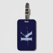 Modern Navy Blauwe Script Monogram Bagagelabel (Voorkant (verticaal))