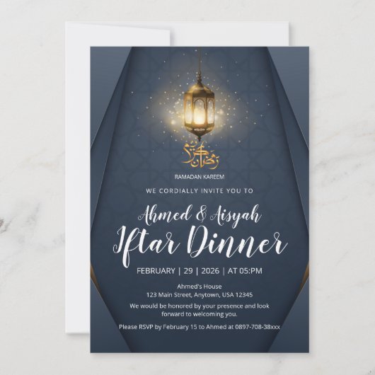 Modern Navy Blue and Gold Glowing Lantern Iftar Kaart (Voorkant)