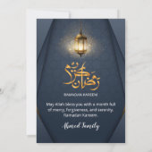 Modern Navy Blue and Gold Glowing Lantern Iftar Kaart (Achterkant)