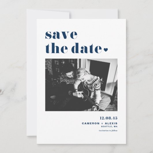 Modern Navy Blue Bold Typografie met hartfoto Save The Date (Voorkant)