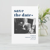Modern Navy Blue Bold Typografie met hartfoto Save The Date (Staand voorkant)