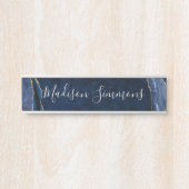 Modern Navy Blue Gold Agate Geode Feminine Script Deurbordje (Voorkant)
