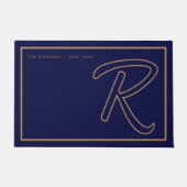 Modern Navy Blue Gold Monogram Script Family Name Deurmat (Voorkant)