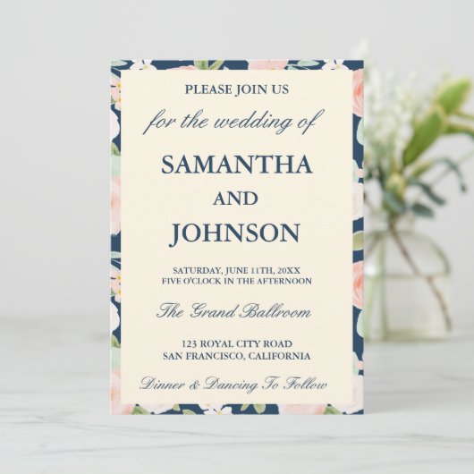 Modern Navy Blue Ivory Floral Monogram Wedding Kaart (Staand voorkant)