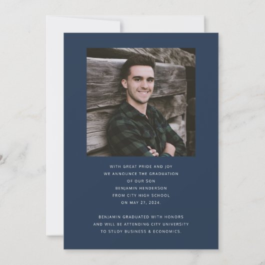 Modern Navy Blue Photo Boy Afstuderen Aankondiging (Achterkant)