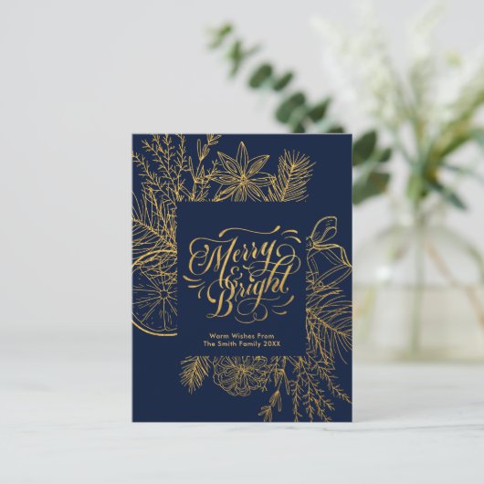 Modern Navy Blue Pine Bough Floral Gold Script Feestdagenkaart (Staand voorkant)