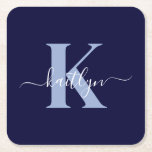 Modern Navy Blue Script Monogram Kartonnen Onderzetters<br><div class="desc">Deze eenvoudige, elegante marineblauwe vierkante papieren onderzetters met uw voornaam in een trendy scriptlettertype in wit, getypt over uw eerste initiaal in een modern petten lettertype in lichtblauw, zijn ideaal om uw tafels en tellers vrij te houden van waterringen. Ze absorberen druppels, zodat u zich geen zorgen hoeft te maken...</div>