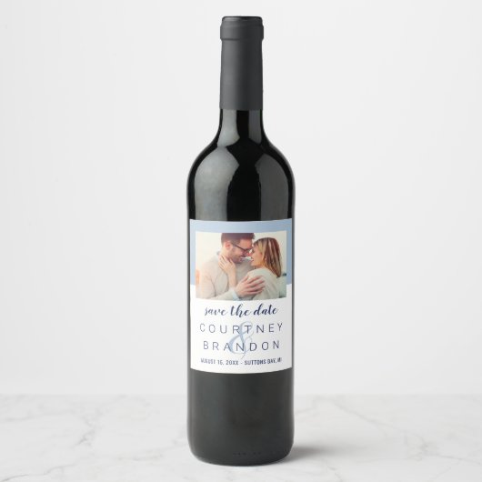 Modern Navy Dusty Blue Wedding Photo Save the Date Wijn Etiket (Voorkant)
