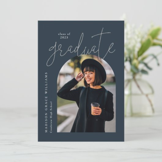 Modern Navy Silver Arch Afstuderen Kaart (Staand voorkant)