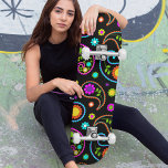 Modern Neon Paisley Floral Pattern Persoonlijk Skateboard<br><div class="desc">Dit moderne ontwerp is voorzien van een kleurrijk neonpaisley-patroon #schaats #skateboard #skateboardbord #skateboarding #sport #plezier #outdoor #games #gifts #gifts #gifts #cadeau #girly</div>