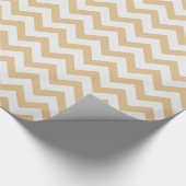 Modern neutraal goud- en wit chevron-patroon cadeaupapier (Hoek)