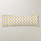 Modern neutraal gouden en wit chevronpatroon lichaamskussen (Achterkant)