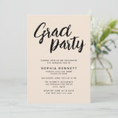 Modern Neutral Minimal Brush Script Afstudeerder P Kaart (Staand voorkant)