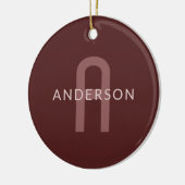 Modern ogende monogrammed naam | Maroon Red Keramisch Ornament (Links)