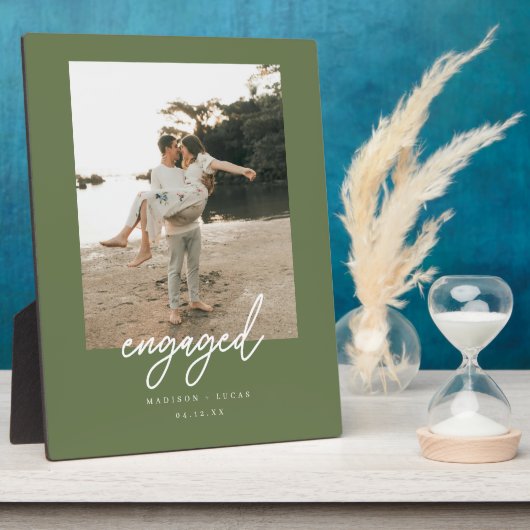 Modern Olive Green "Engaged" Script Photo Fotoplaat (Zijkant)