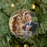 Modern ons eerste kerstfeest als de heer en mevrou keramisch ornament<br><div class="desc">Modern ons eerste kerstfeest als Ornament van de heer en mevrouw Floral</div>