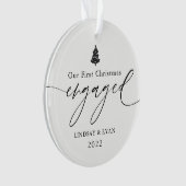 Modern Ons Eerste Kerstmis Verloving Foto Ornament (voorkant)