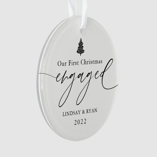 Modern Ons Eerste Kerstmis Verloving Foto Ornament (voorkant)