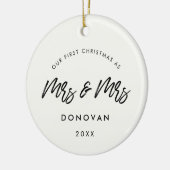 Modern Onze eerste kerst lesbische paar foto Keramisch Ornament (Links)