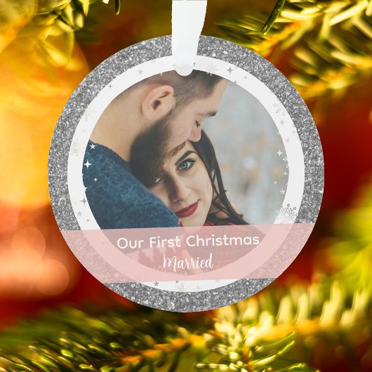 Modern Onze Eerste Kerstmis Getrouwd 2 foto's Ornament