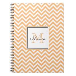 Modern Oranje Chevron Pattern met Monogram Notitieboek